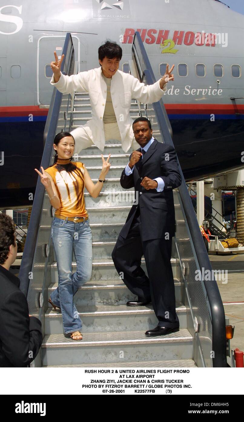 26 juillet 2001 - Rush Hour 2 & PROMO VOL United Airlines à l'aéroport LAX..Zhang Ziyi, Jackie Chan et Chris Tucker. BARRETT FITZROY / 7-26-2001 K22577FB (D)(Image Crédit : © Globe Photos/ZUMAPRESS.com) Banque D'Images