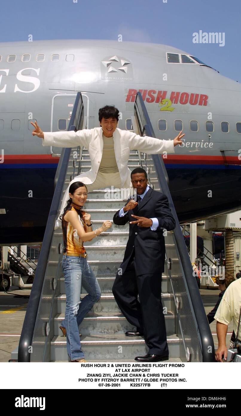 26 juillet 2001 - Rush Hour 2 & PROMO VOL United Airlines à l'aéroport LAX..Zhang Ziyi, Jackie Chan et Chris Tucker. BARRETT FITZROY / 7-26-2001 K22577FB (D)(Image Crédit : © Globe Photos/ZUMAPRESS.com) Banque D'Images