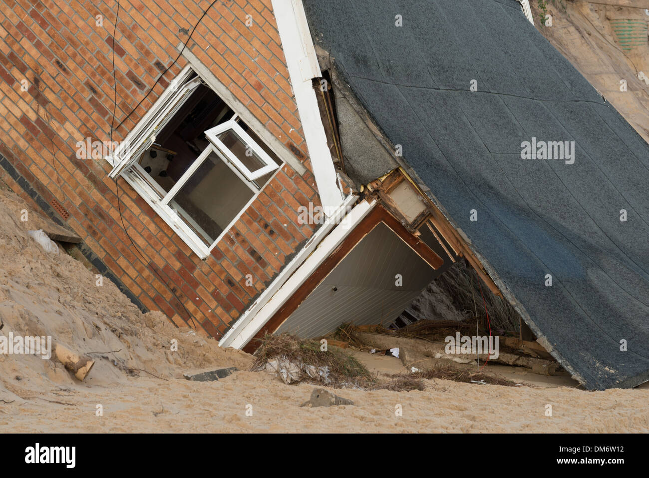 Les dommages causés par le raz-de-marée et les inondations de vendredi 6 décembre 2013 à Hemsby, Norfolk, Angleterre Banque D'Images