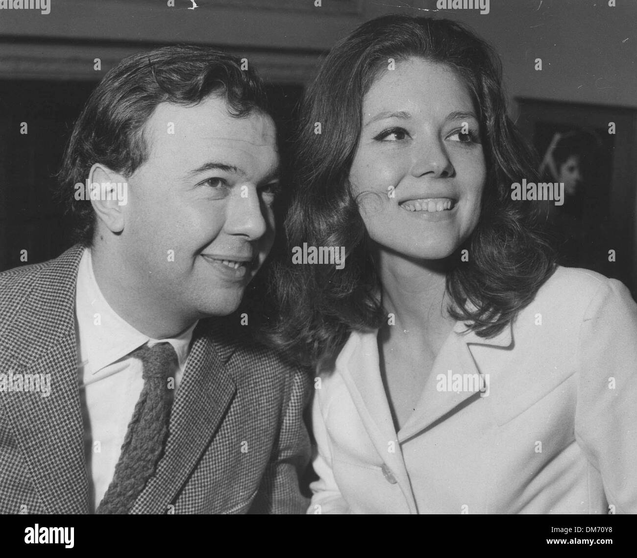 15 avril 1966 - Diana Rigg avec Peter Hall 1966.(Image Crédit : © Globe Photos/ZUMAPRESS.com) Banque D'Images