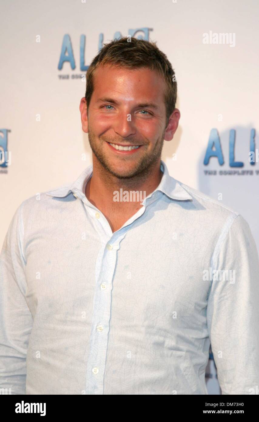 29 juillet 2000 - Los Angeles, Californie, USA - K38952JR.ALIAS DVD FÊTE DE LANCEMENT POUR TERMINER 3e SAISON À L'HÔTEL STANDARD LE CENTRE-VILLE DE LOS ANGELES, CALIFORNIE.08/31/04. JAIMIE RODRIGUEZ/ 2004.BRADLEY COOPER(Image Crédit : © Globe Photos/ZUMAPRESS.com) Banque D'Images