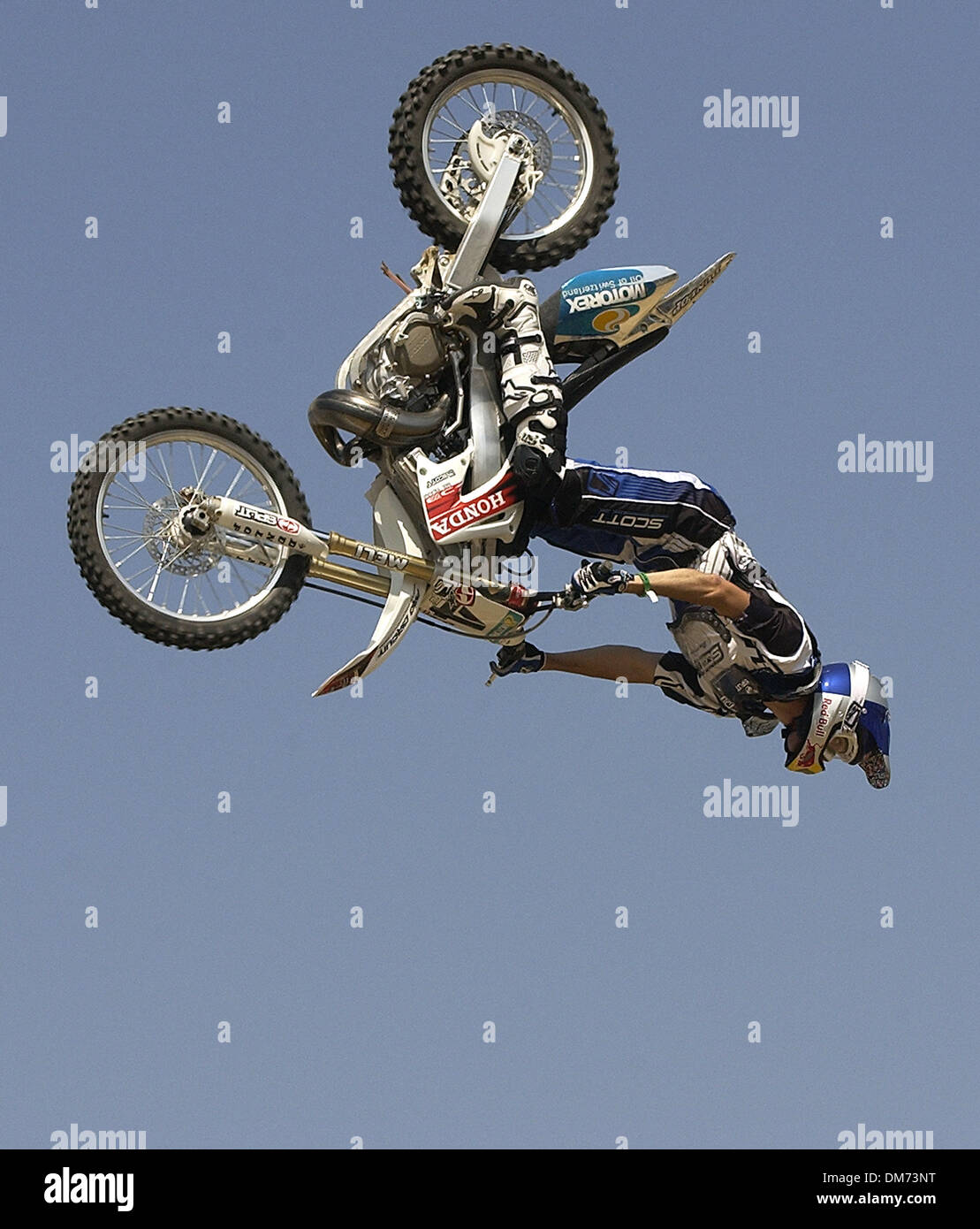 Moto x back flip Banque de photographies et d'images à haute résolution -  Alamy