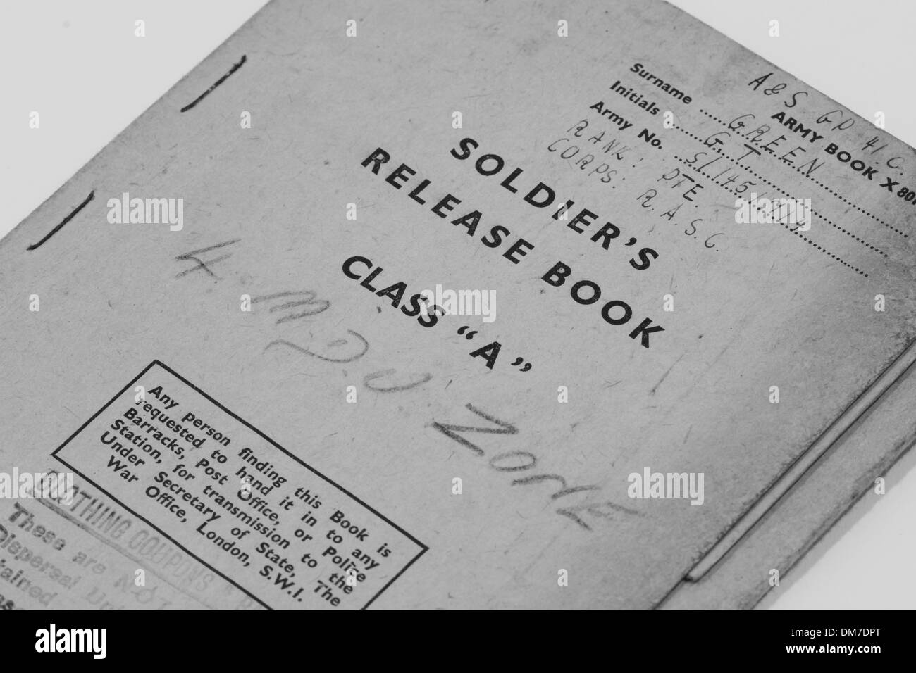 La Seconde Guerre mondiale libération du soldat Livre Banque D'Images