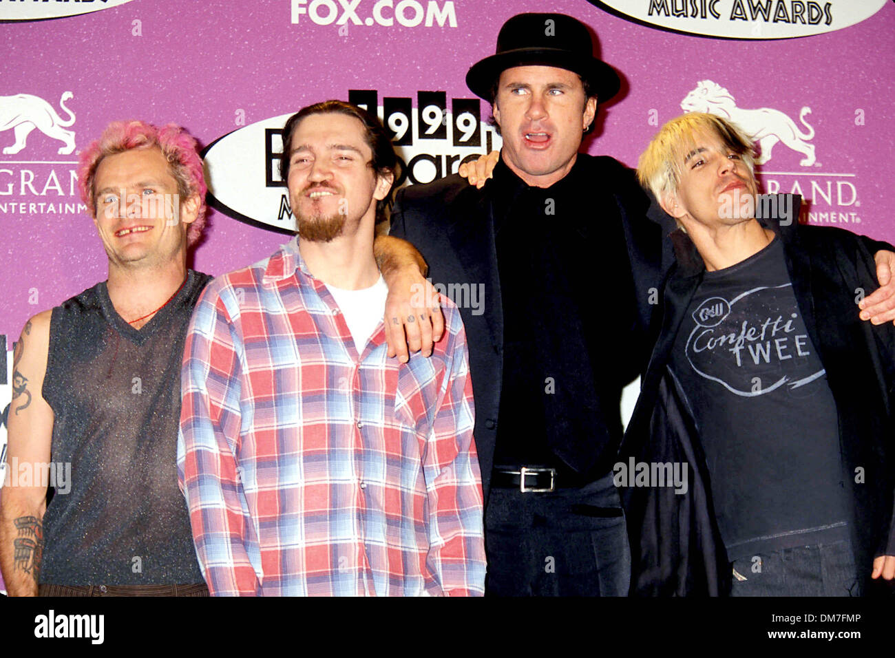 8 décembre 1999 - K17463LR.BILLBOARD MUSIC AWARDS MGM GRAND ZEL VEGAS NV 12/08/1999.Red Hot Chili Peppers avec snoop doggy DOG. LISA ROSE/(PHOTOS Image : © Crédit Photos Globe/ZUMAPRESS.com) Banque D'Images