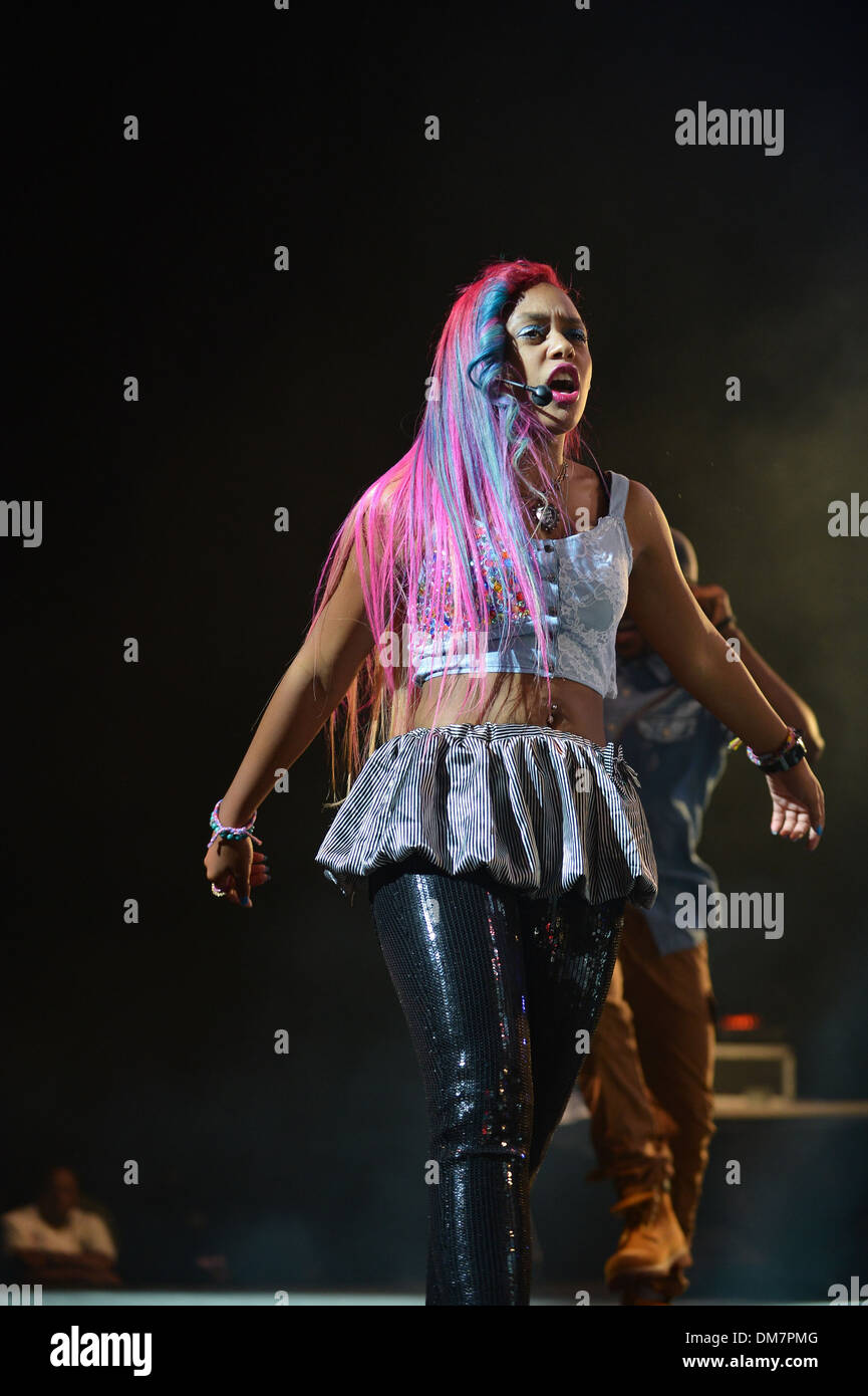 Breaunna 'Baby Doll' Womack de OMG Girlz effectue Scream Tour avec 2 pt de prochaine génération à l James Knight Center Miami Floride Banque D'Images