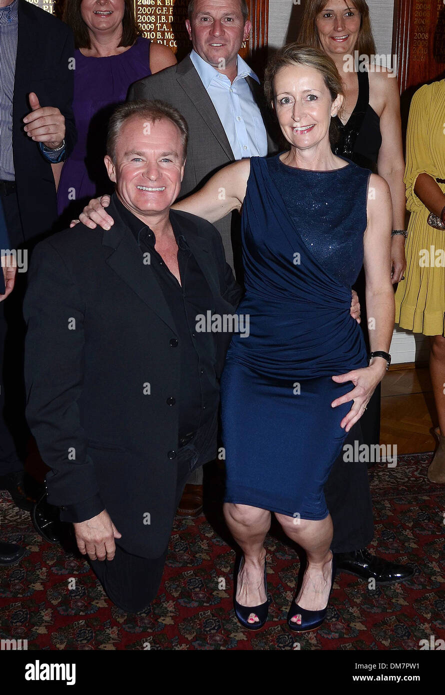 Bobby Davro Fran Bune au 13e Marie Keating Foundation Celebrity Golf dîner à K-Club Comté de Kildare Irlande - 27.08.12 Banque D'Images