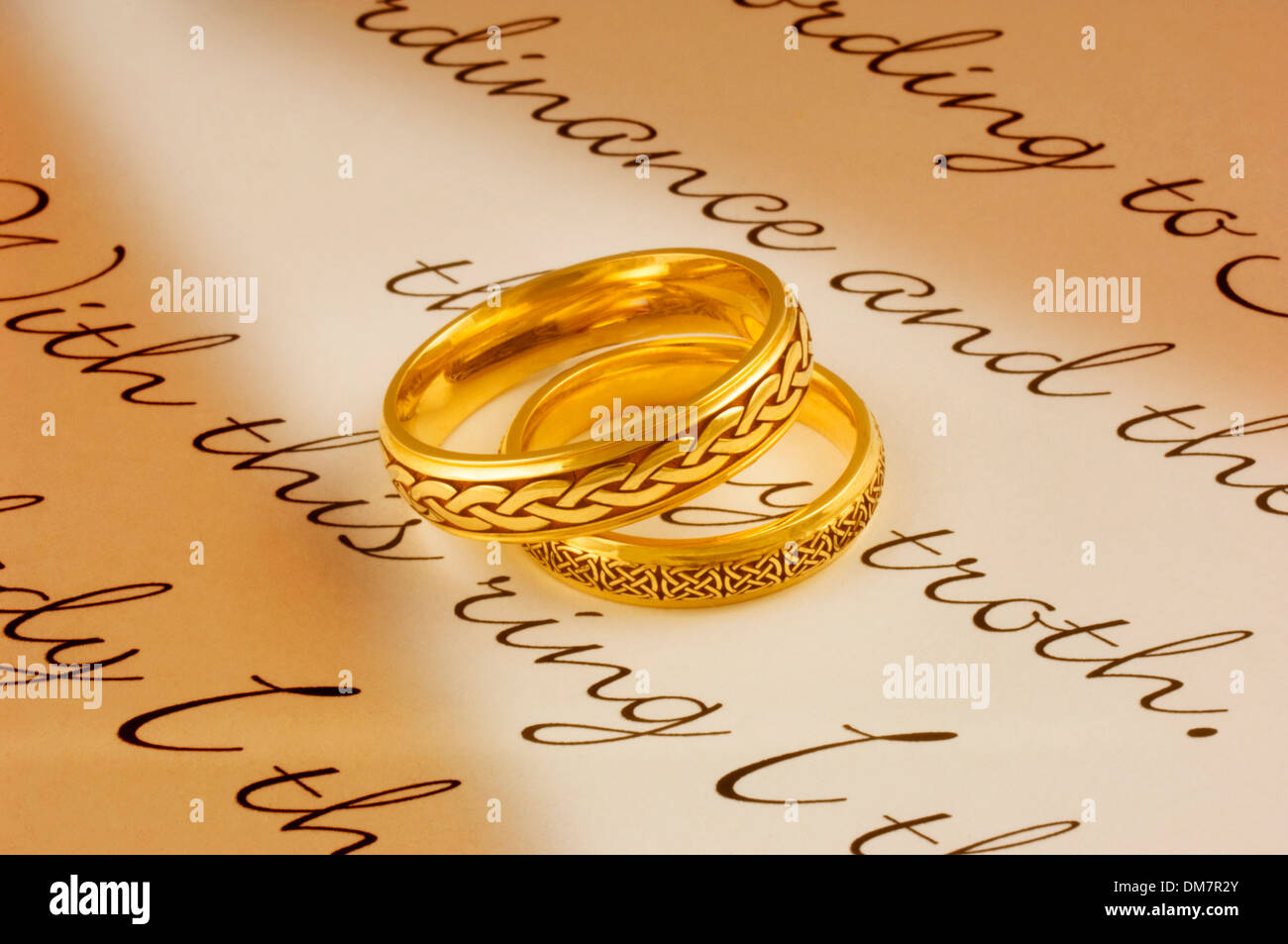 Les anneaux de mariage - John Gollop Banque D'Images