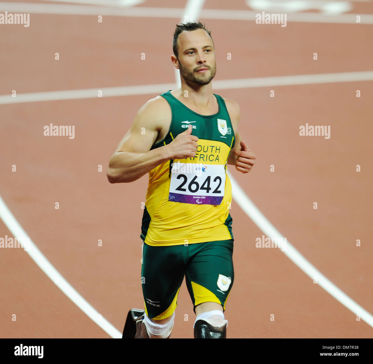 Oscar Pistorius d'Afrique du Sud établit un nouveau record du monde de 200m masculin T44 de chaleur au cours de Jeux paralympiques de 2012 à Londres aux Jeux Olympiques Banque D'Images