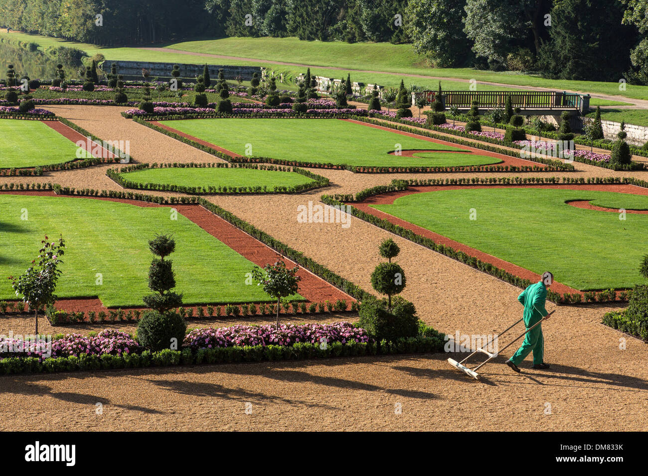 Jardin à la française créé À PARTIR DE DESSINS ET MODÈLES INDUSTRIELS PAR LE JARDINIER ANDRÉ LE NÔTRE POUR LE ROI LOUIS XIV, le château de Maintenon, Banque D'Images