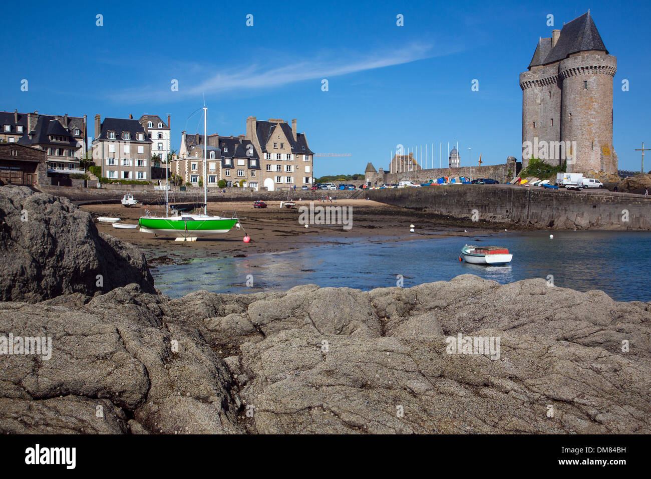 Plage Du Port Des Bas Sablons Et Tour Solidor Ville Dalet