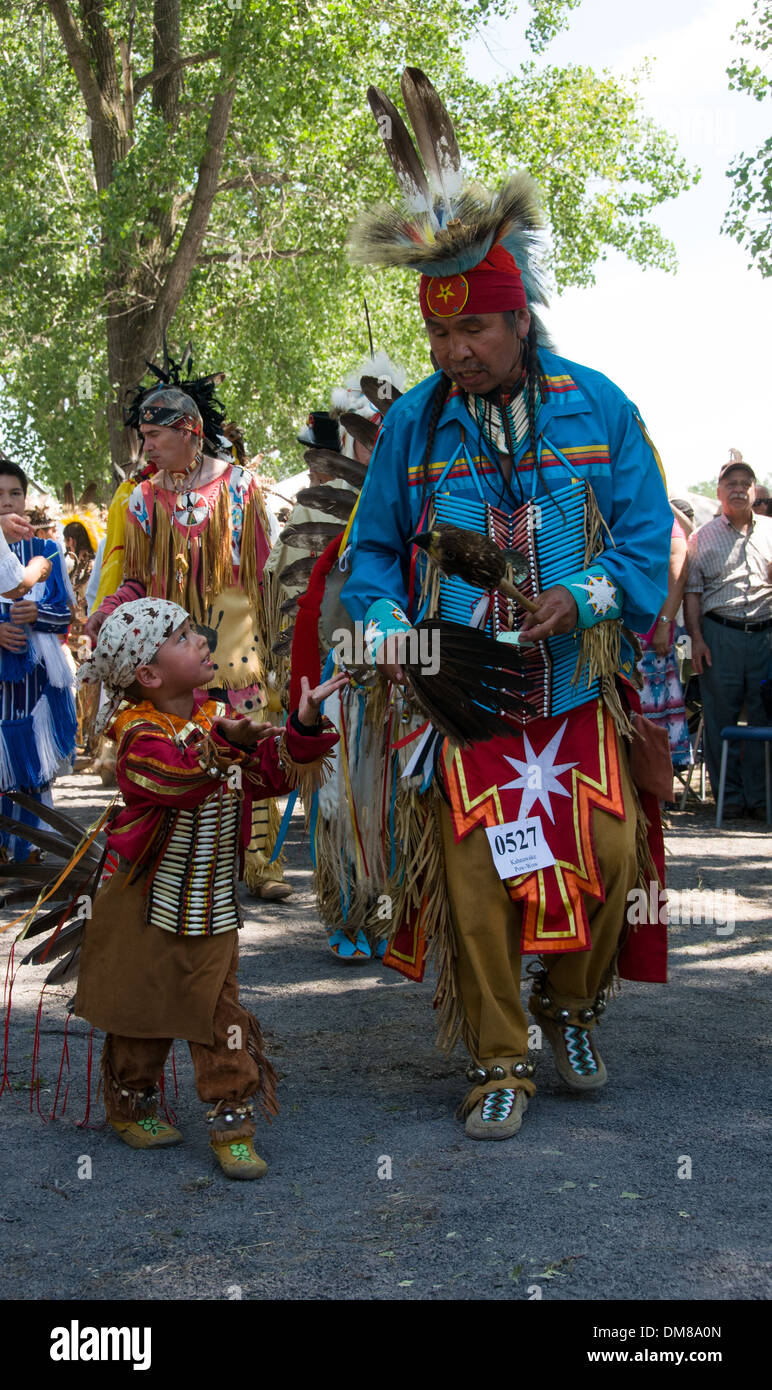 Père Mohawk et l'enfant les Premières Nations Québec Banque D'Images