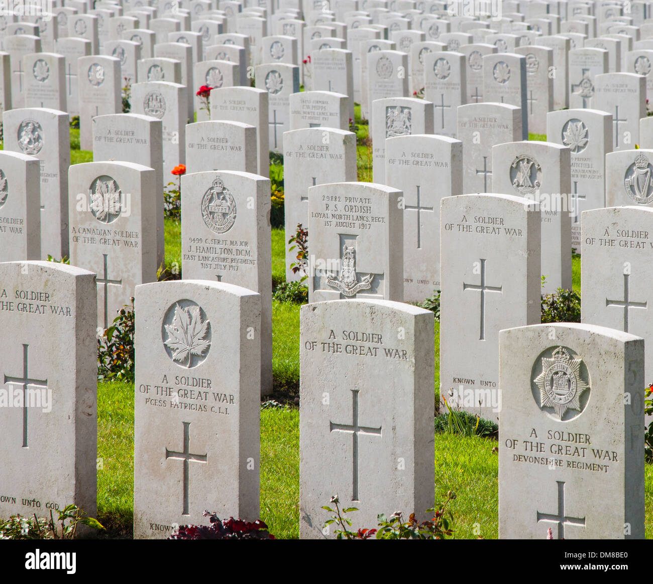Des sépultures de guerre du Commonwealth de Tyne Cot Cemetery, Zonnebeke, Belgique Banque D'Images