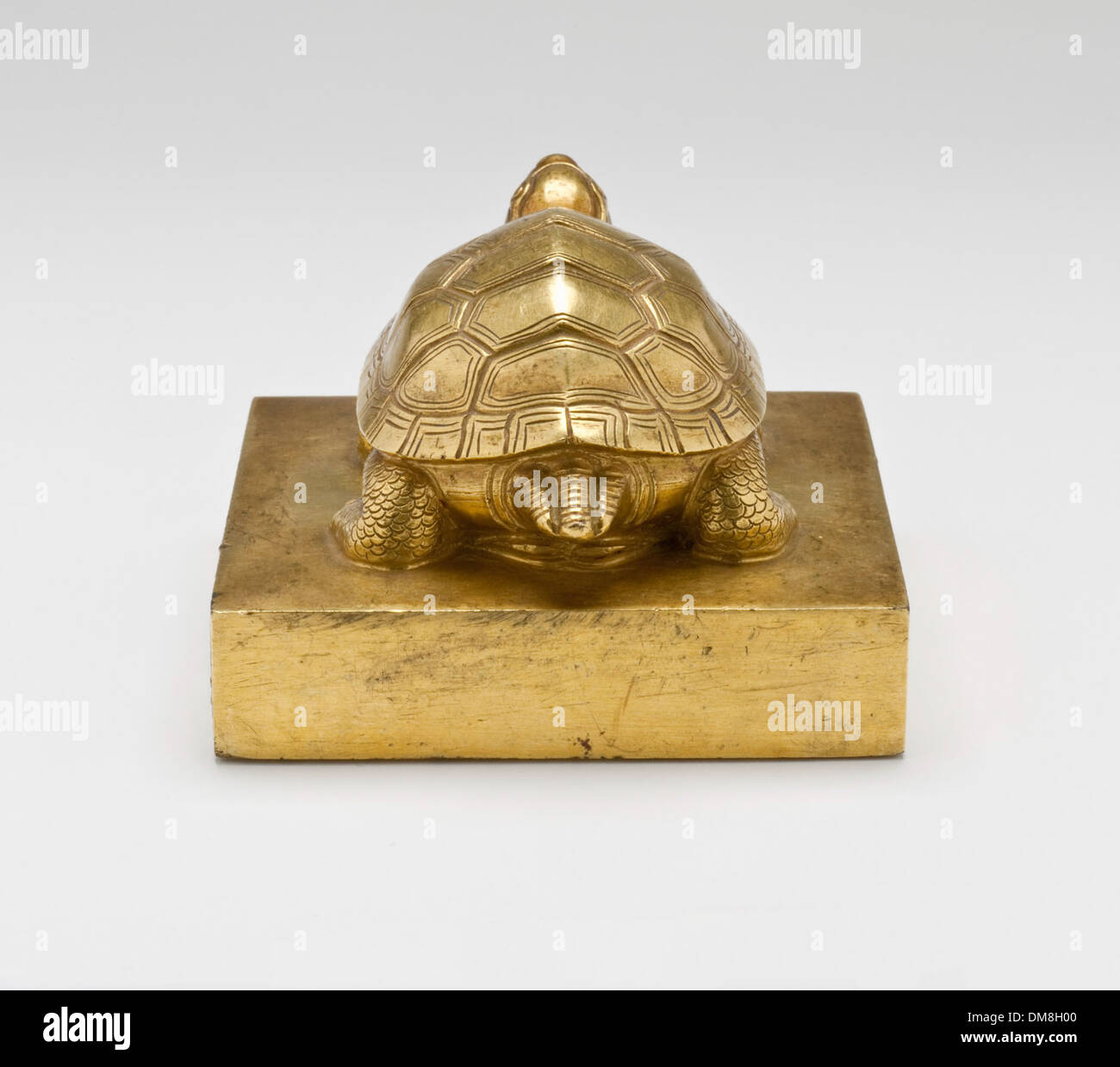 Ce sceau royal, orné d'un bouton en forme de tortue, fait partie de la collection LACMA d'anciens et islamiques Il reflète le savoir-faire artisanal complexe et la signification symbolique dans les cultures anciennes, en particulier au moyen-Orient et dans les traditions artistiques islamiques. Banque D'Images