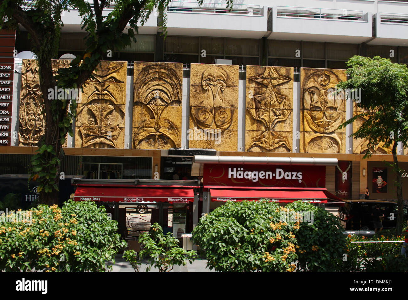 Haagen-Dazs Store sur Orchard Road, à Singapour. L'art sur un bâtiment. Banque D'Images