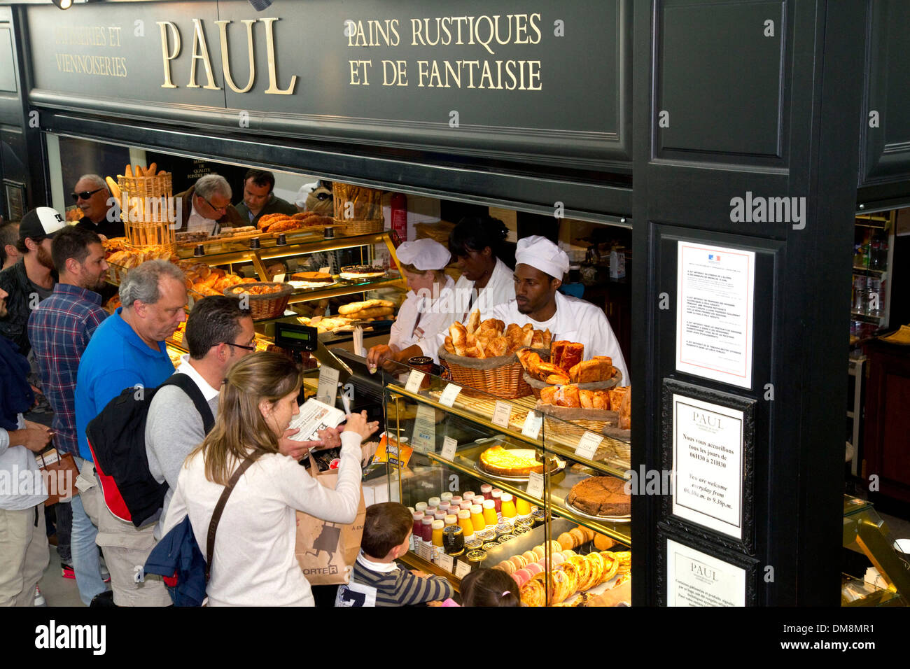 Paul restaurant à l'aéroport Charles de Gaulle, Paris, France. Banque D'Images