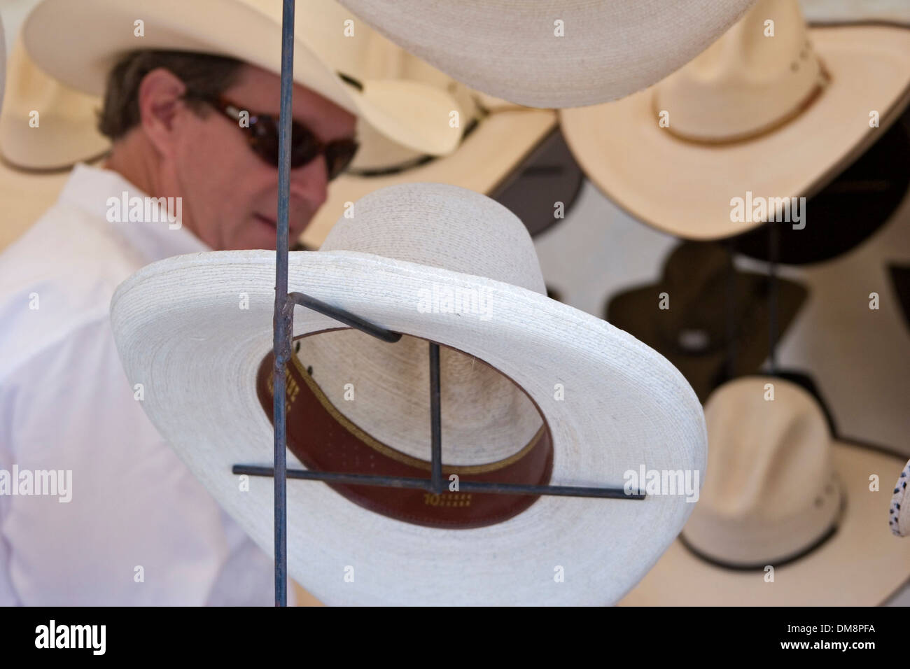 Les chapeaux de cow-boy, fin du sentier du Jubilé de l'Ouest sauvage, Edgewood, Nouveau Mexique USA Banque D'Images