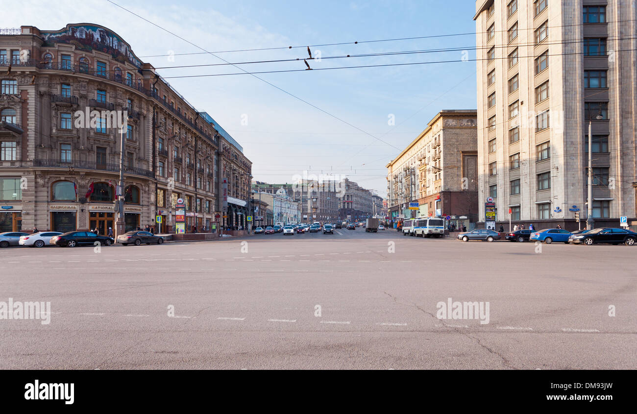 Vue sur la rue Tverskaya de Manege square à Moscou Banque D'Images