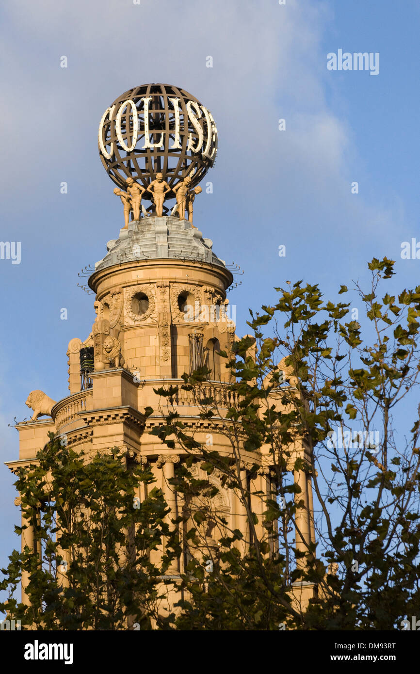 Le London Coliseum contre Ciel Bleu Londres Angleterre Banque D'Images