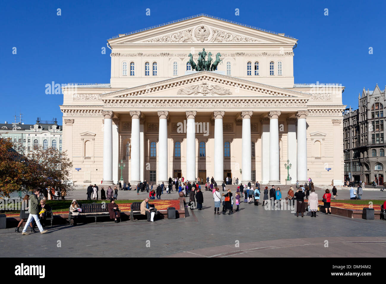 La place du théâtre et le Théâtre Bolchoï à Moscou, Russie Banque D'Images