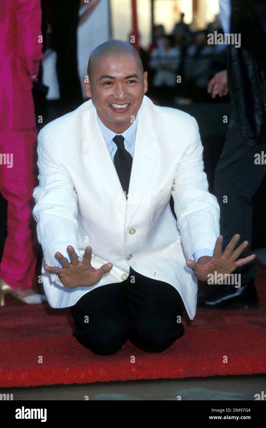 8 décembre 1999 - K17415MR.Chow Yun-FAT.cérémonie empreinte de main.CHINATOWN LOS ANGELES 12-08-1999. MILAN RYBA-(PHOTOS Image : © Crédit Photos Globe/ZUMAPRESS.com) Banque D'Images