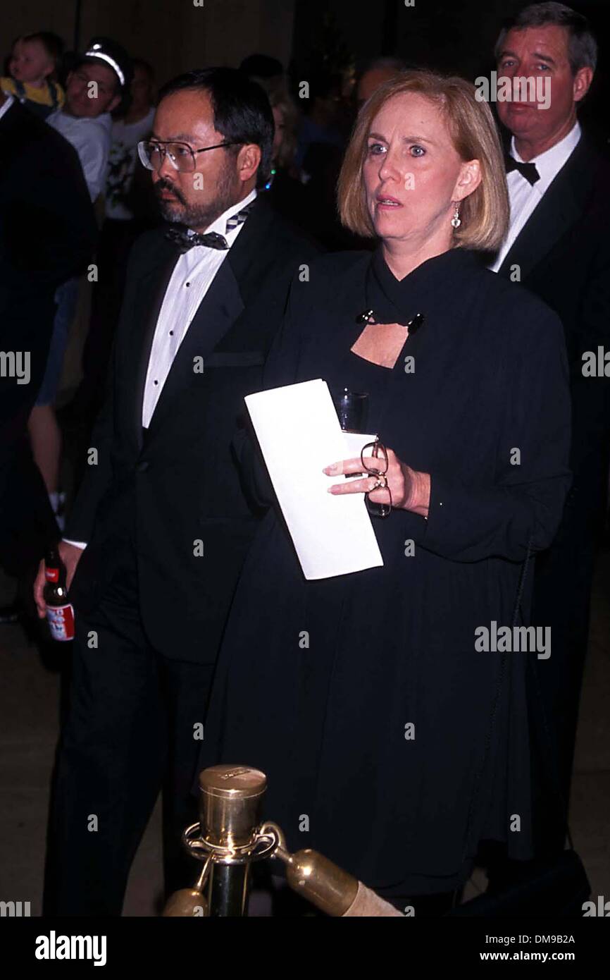 22 octobre 1999 - K16936M.6ÈME PRIX ANNUEL JACK WEBB AU BEVERLY HILLS HILTON .10/22/1999. MILAN RYBA/ 1999..LANCE ITO ET PEGGY YORK.JUDGELANCEITO20040319(Image Crédit : © Globe Photos/ZUMAPRESS.com) Banque D'Images