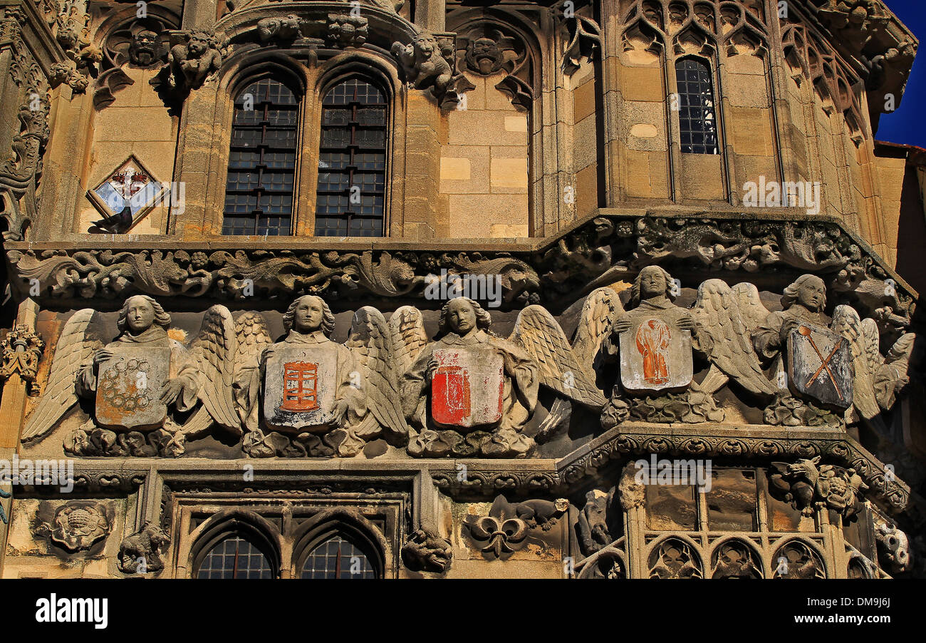 Pierre sculptée religieux travaux sur l'Église du Christ à la porte sud-ouest de l'entrée à la Cathédrale de Canterbury Banque D'Images