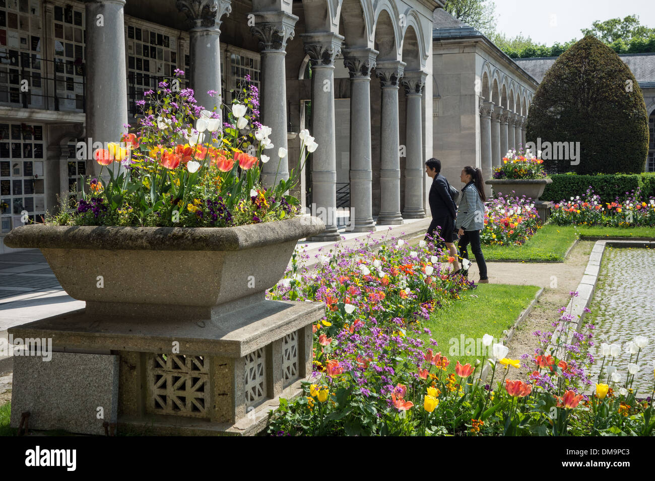 Crematorium Père Lachaise Banque d'image et photos Alamy Crematorium Père Lachaise Banque d'image et photos Alamy