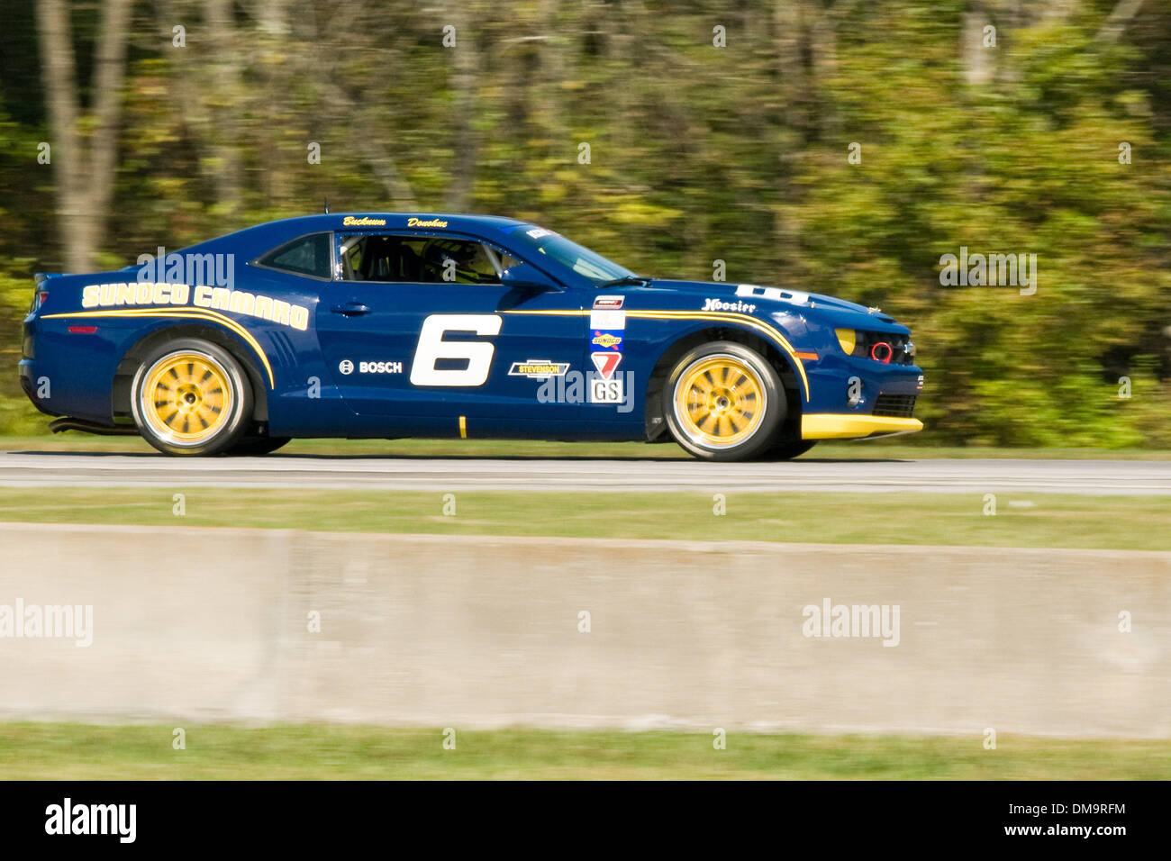 10 octobre 2009 - Alton, Illinois, États-Unis - 4 octobre 2009 : Dimanche de Virginia International Race way-Playboy Mazda MX5cup,Grand Sport et Street Tuner. # 6 Pilotes GS David Donohue et Jeff Bucknum , Stevenson Motorsports..# 37 James Gue et gagner le Seafuse Bret 2009 Grand-Am KONI Sports Car Challenge Grand Sport (GS) saison Bosch Engineering le dimanche à l'Octoberfest Banque D'Images