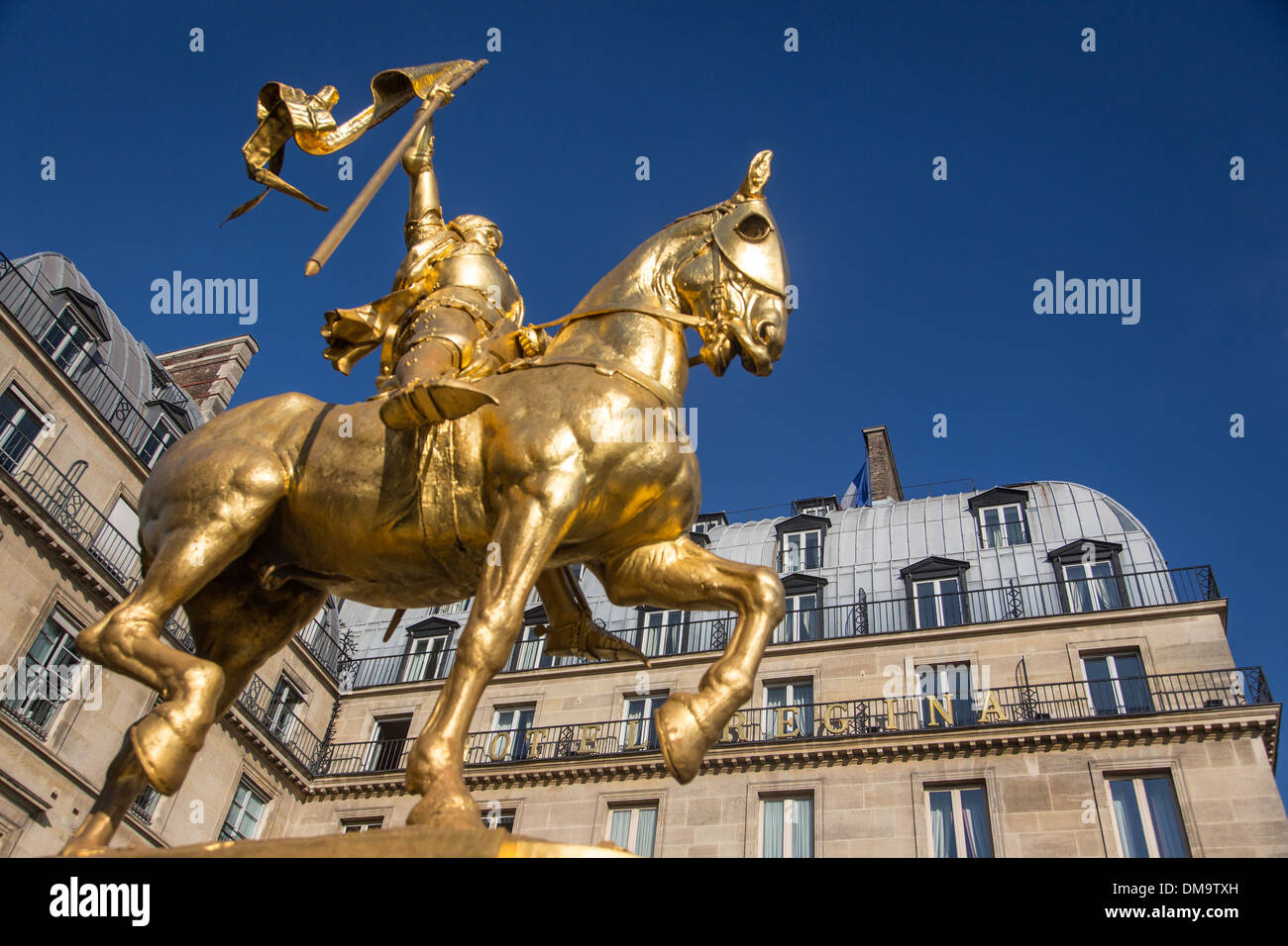 STATUE DOR E DE JEANNE D Arche PLACE DES PYRAMIDES ET DE LA RUE