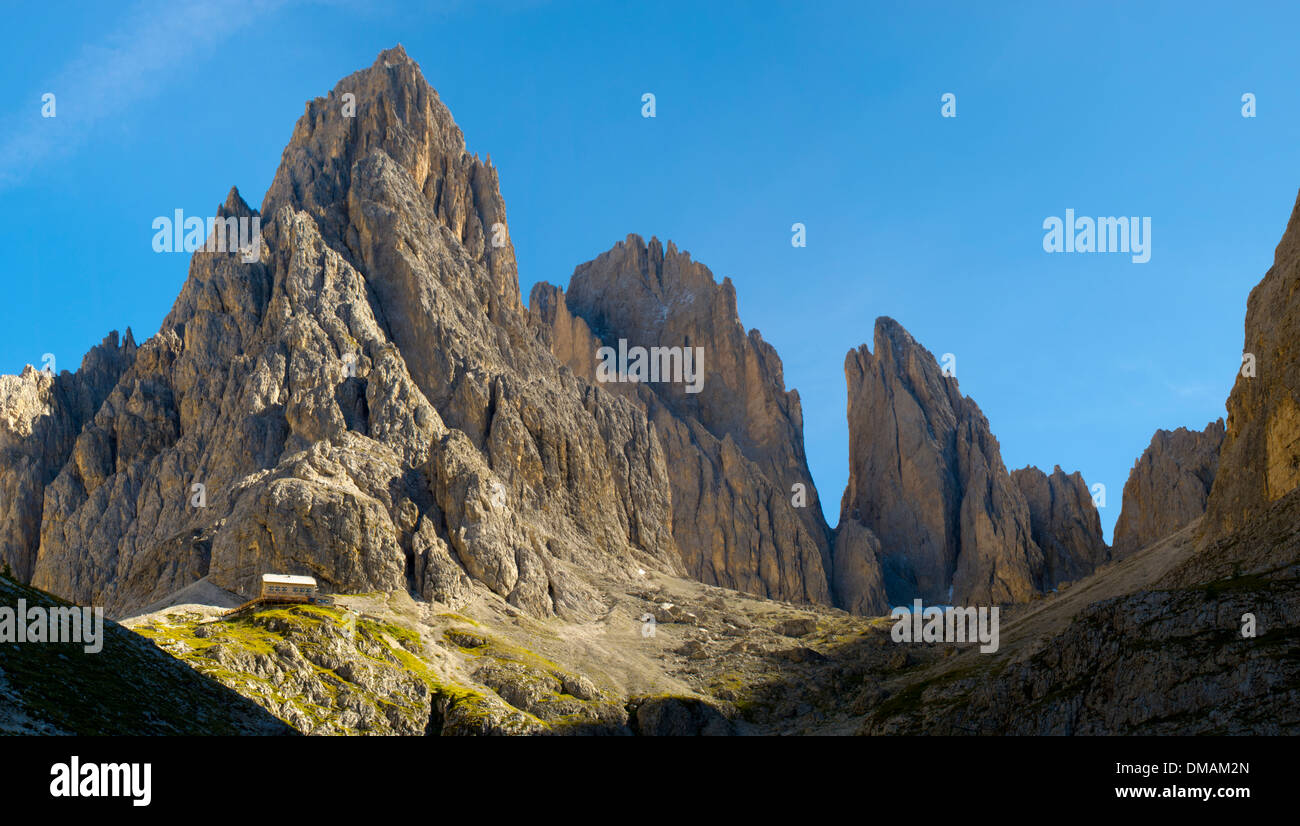 Panorama paysage à dolomites en montagnes des Alpes avec Plattkofel peak Banque D'Images