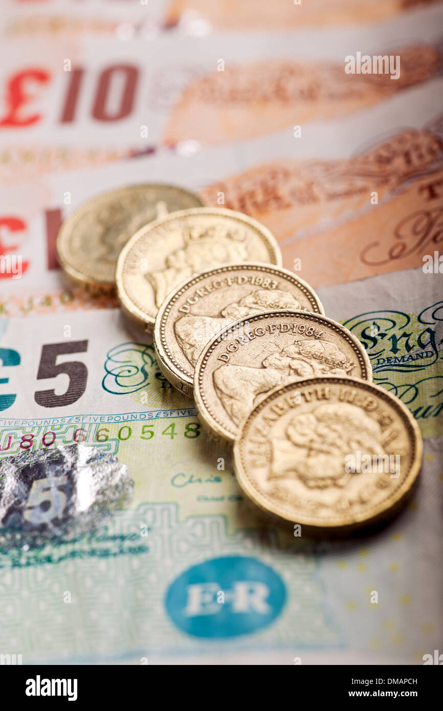 Gros plan des billets de banque anglais British Cash Money billets £5 £10 livres livres pièces de monnaie et billet de banque Angleterre Royaume-Uni GB Grande-Bretagne Banque D'Images