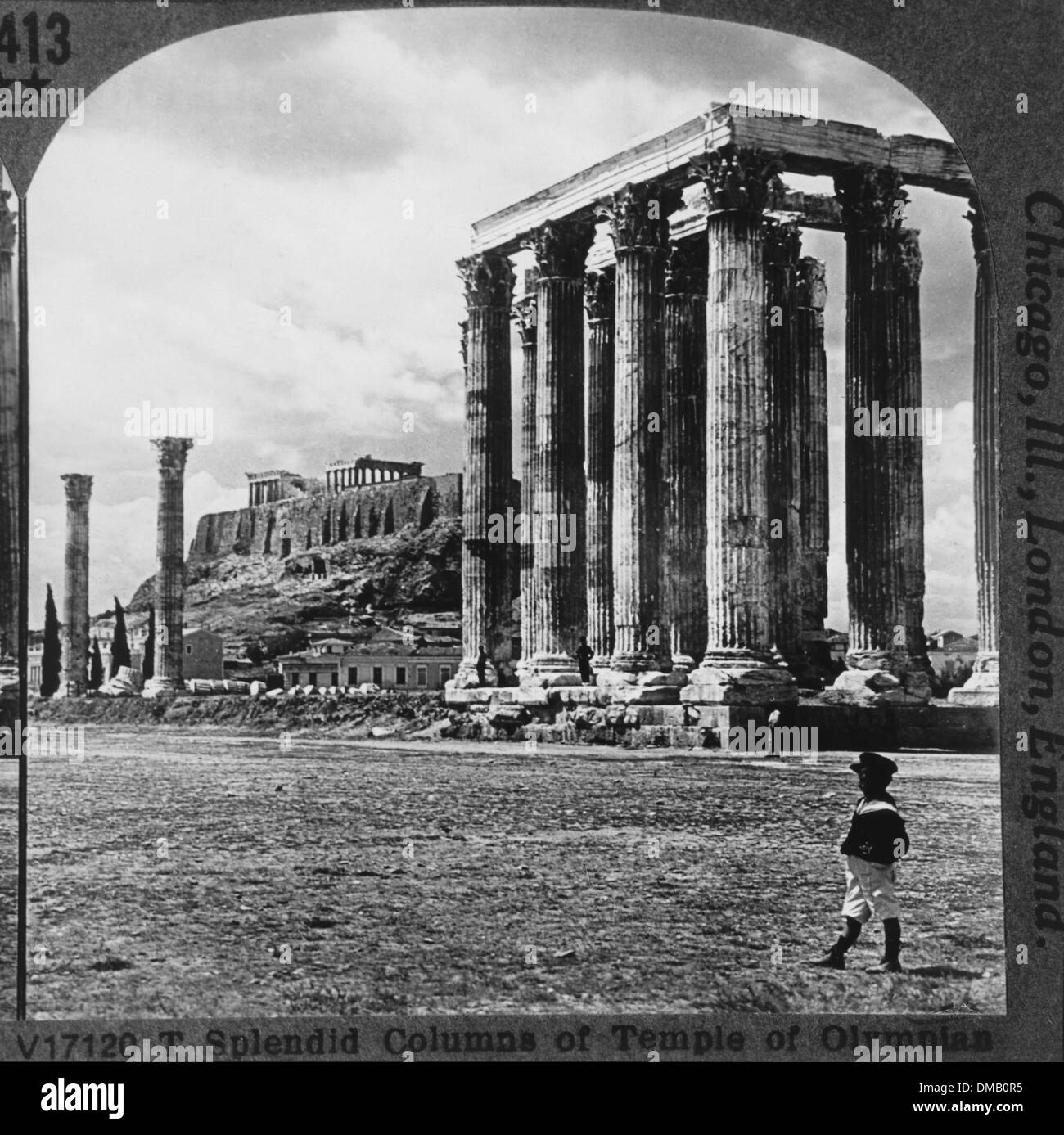 Colonnes du temple de Zeus à l'Acropole et le Parthénon en arrière-plan, Athènes, Grèce, circa 1900 Banque D'Images