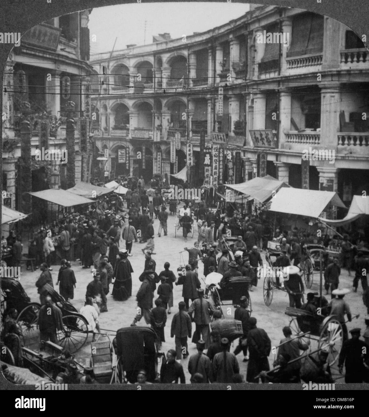 Scène de rue animée, Queen's Road, Hong Kong, 1902 Banque D'Images