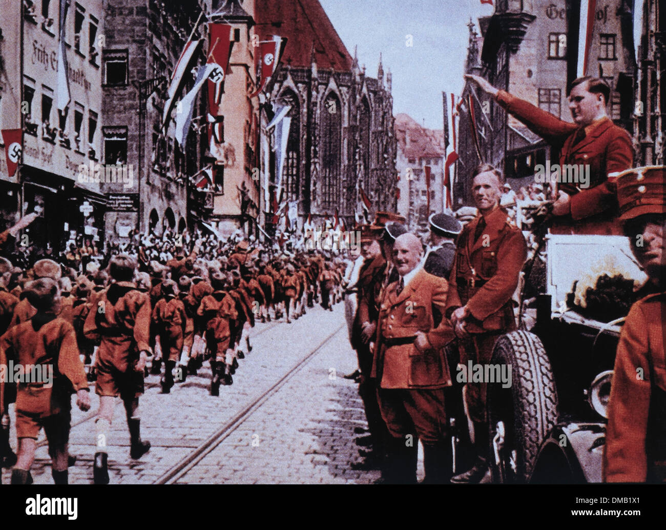 Les membres d'Adolf Hitler Jurgund avant mars leur chef, Baldur von Shirach, au cours de rallye, Nuremberg, Allemagne, 1933 Banque D'Images