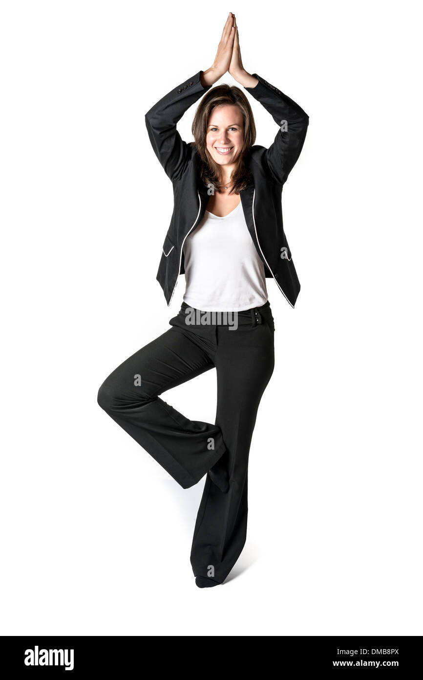 Business Woman in Black suit effectue un exercice de yoga sur fond blanc Banque D'Images