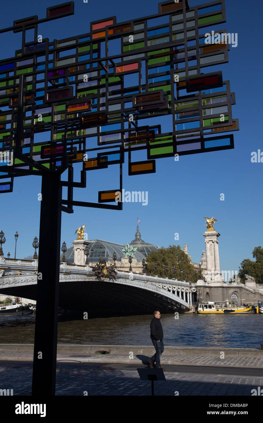 Bords de Seine, la sculpture par Philippe Rahm, CHLOROPHYLLIENNE de rémanence, pont Pont Alexandre III ET LE GRAND PALAIS, 8ème arrondissement, Paris (75), ILE-DE-FRANCE, FRANCE Banque D'Images