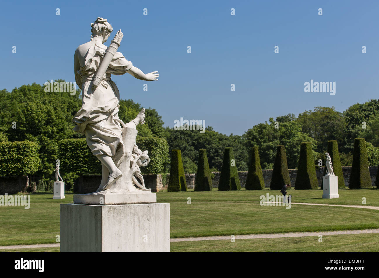 statue-de-la-compagne-de-diane-travail-par-ren-fremin-1672-1744