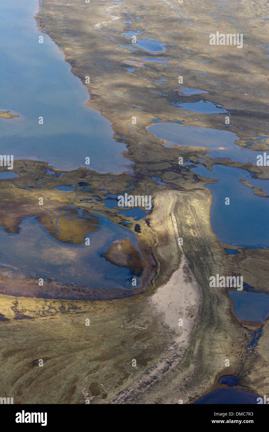 Des modèles dans la nature côte ouest de la Baie d'Hudson Canada Vue aérienne des terres humides des rivières toundra toundra désolée Banque D'Images