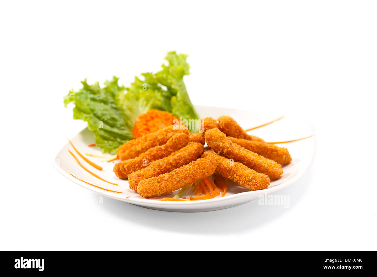 Bâtonnets de fromage frit isolé sur fond blanc Banque D'Images