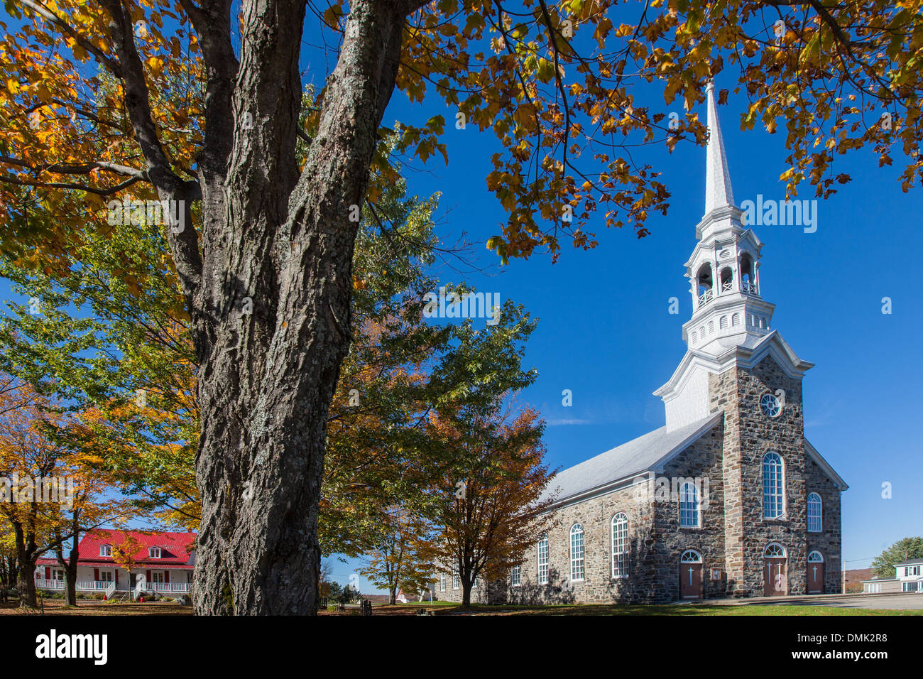 Église de Notre-Dame du Rosaire, CHAUDIÈRE-APPALACHES, couleurs d'automne, QUÉBEC, CANADA Banque D'Images