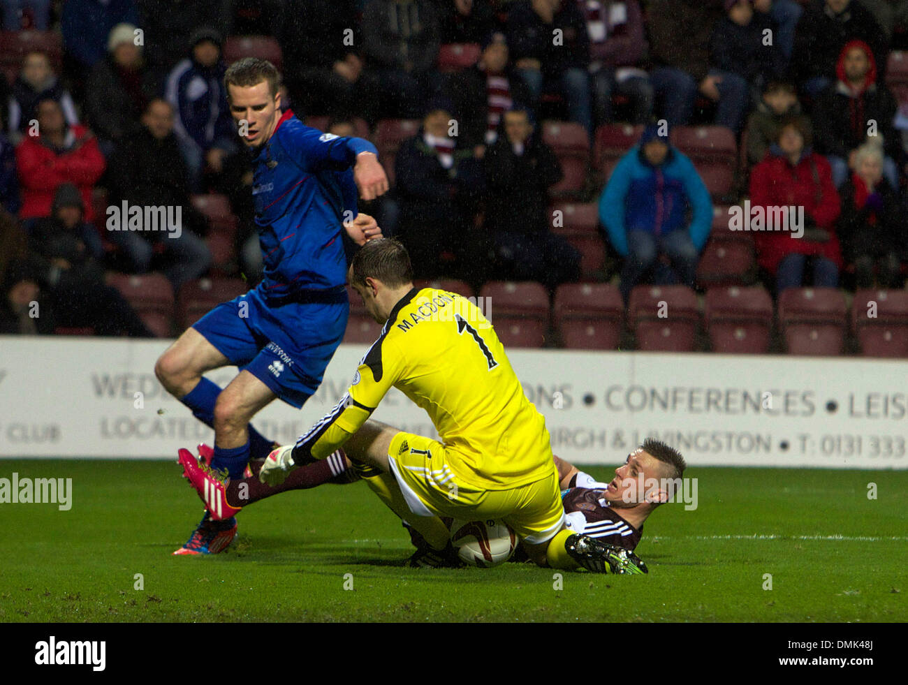 Edimbourg, Ecosse. 14 Décembre, 2013. Marley Watkins vient près d'Inverness au cours de la Clydesdale Bank, Scottish Premier League match entre le Cœur du Midlothian et Inverness Caledonian Thistle, du stade de Murrayfield. Credit : Action Plus Sport/Alamy Live News Banque D'Images