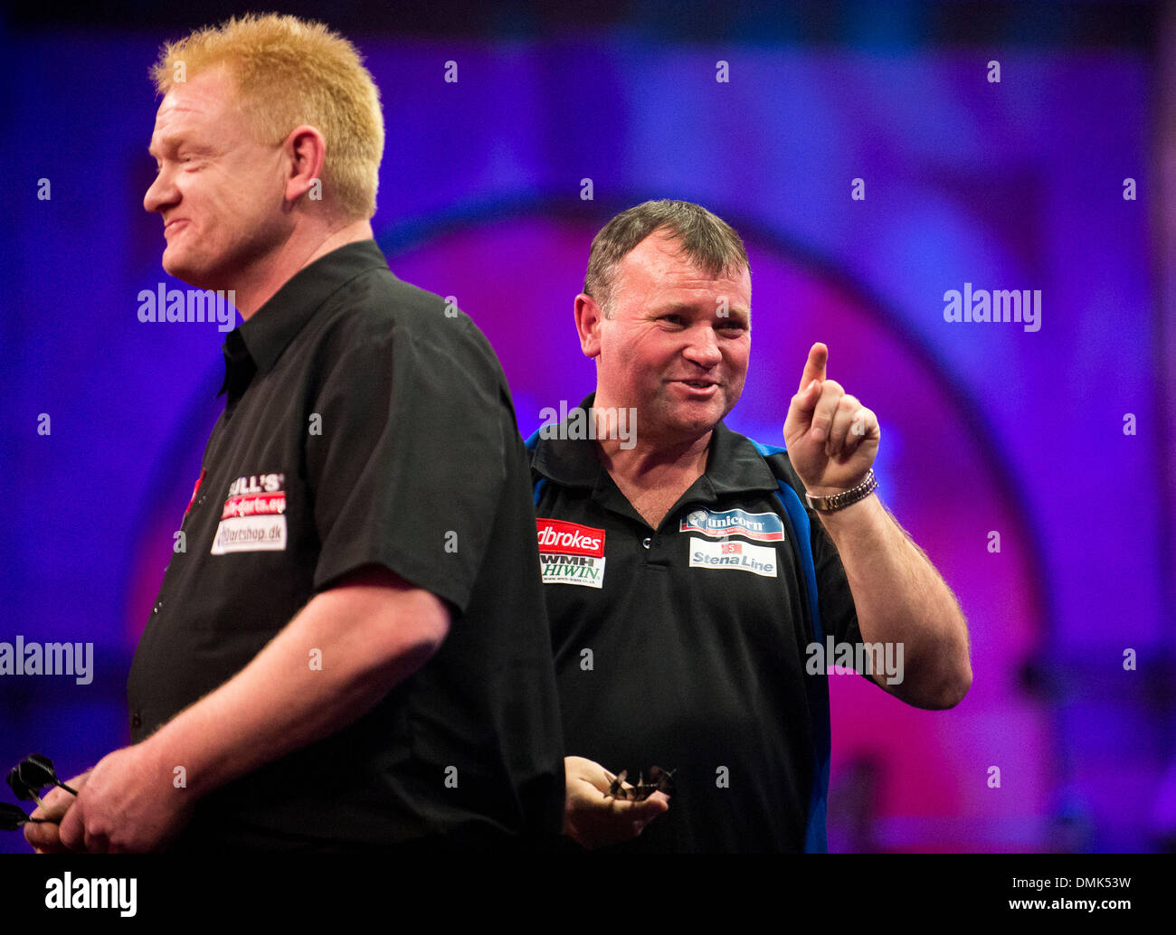 Londres, Royaume-Uni. 14 Décembre, 2013. Terry Jenkins célèbre une finition parfaite 9 dart dans son match contre P. Laursen de [Danemark] au cours de la Ladbrokes World Darts Championnats d'Alexandra Palace. Laursen a gagné le match après un tie break dans le cinquième set 3-2. Credit : Action Plus Sport Images/Alamy Live News Banque D'Images