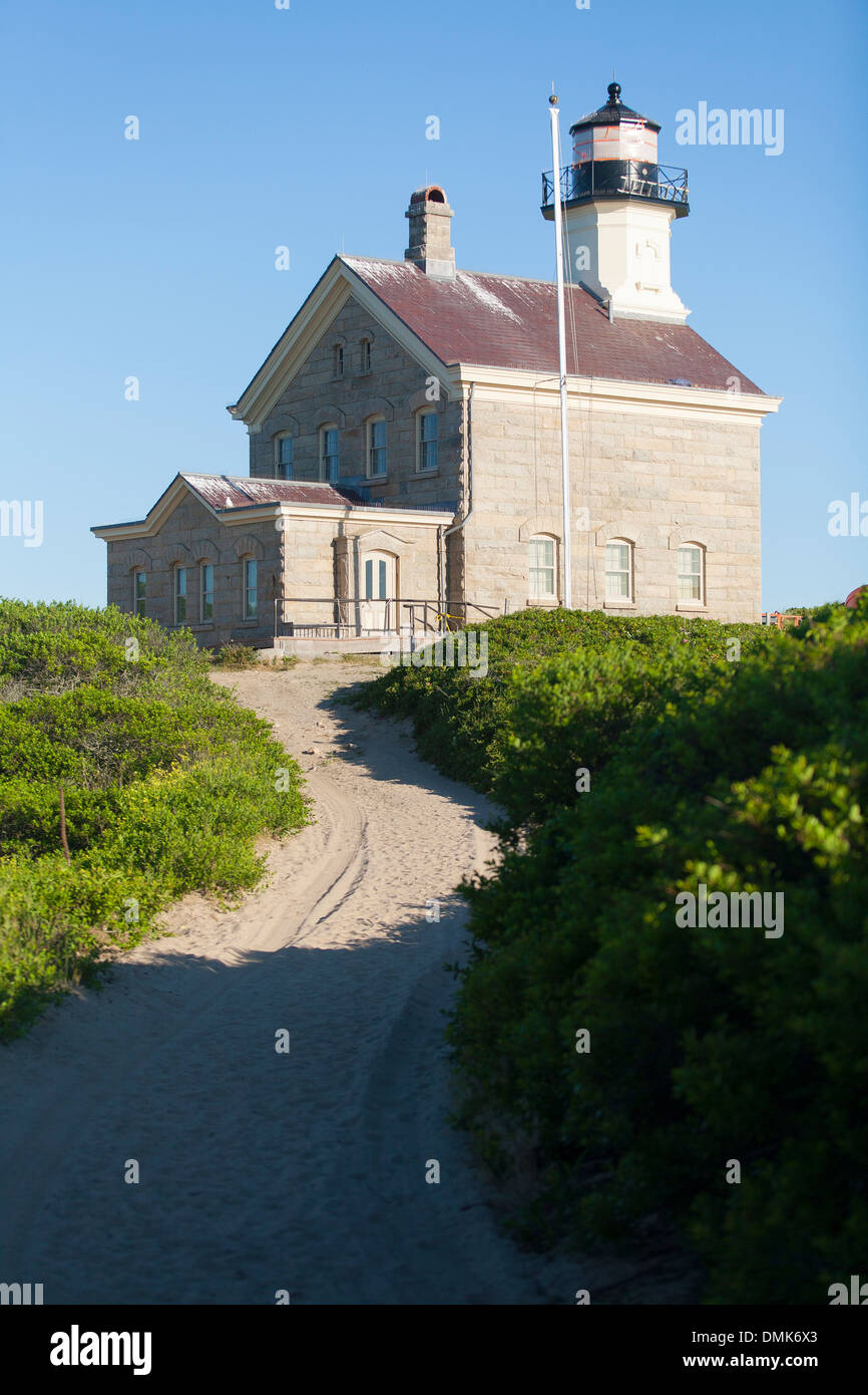 L'extrémité nord de la lumière, un phare historique sur Block Island, RI sur une journée ensoleillée en Nouvelle Angleterre Banque D'Images