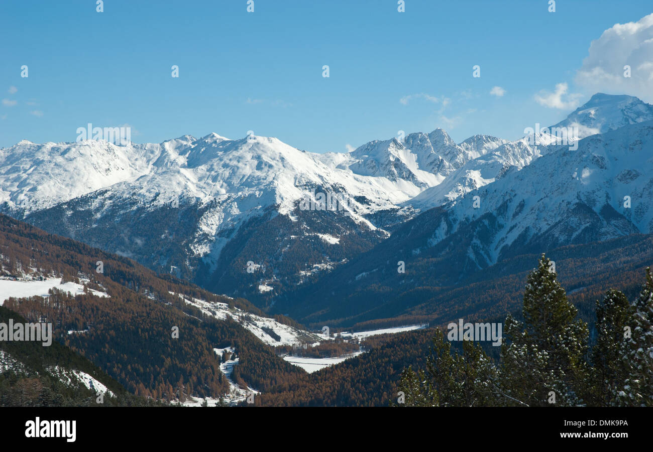 Val Müstair et une partie de l'Ortler avec Ortler (à droite) vus de l'Ofenpass Banque D'Images