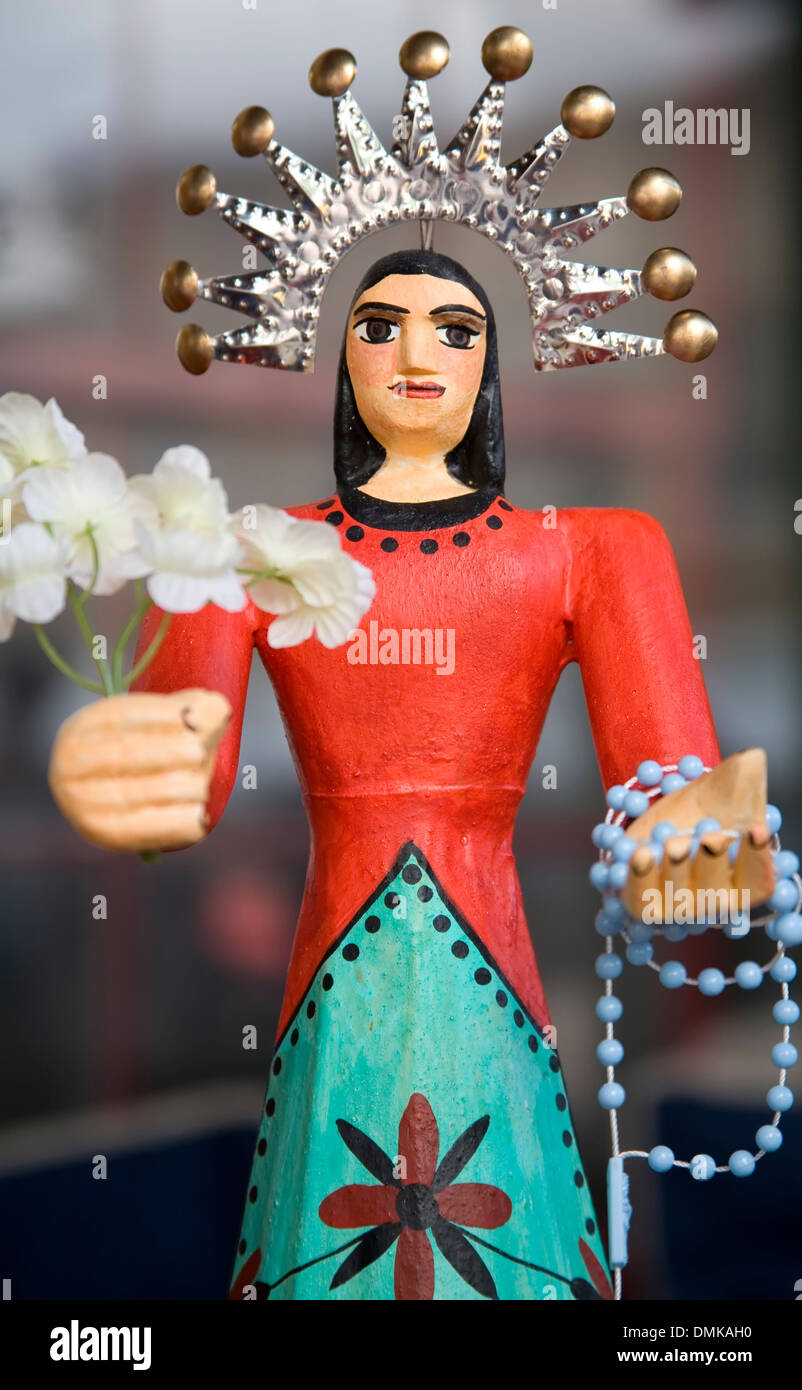 'Santo' (figure religieuse), sculptée par Marie Romero, Trésorerie marché espagnol, Santa Fe, Nouveau Mexique USA Banque D'Images