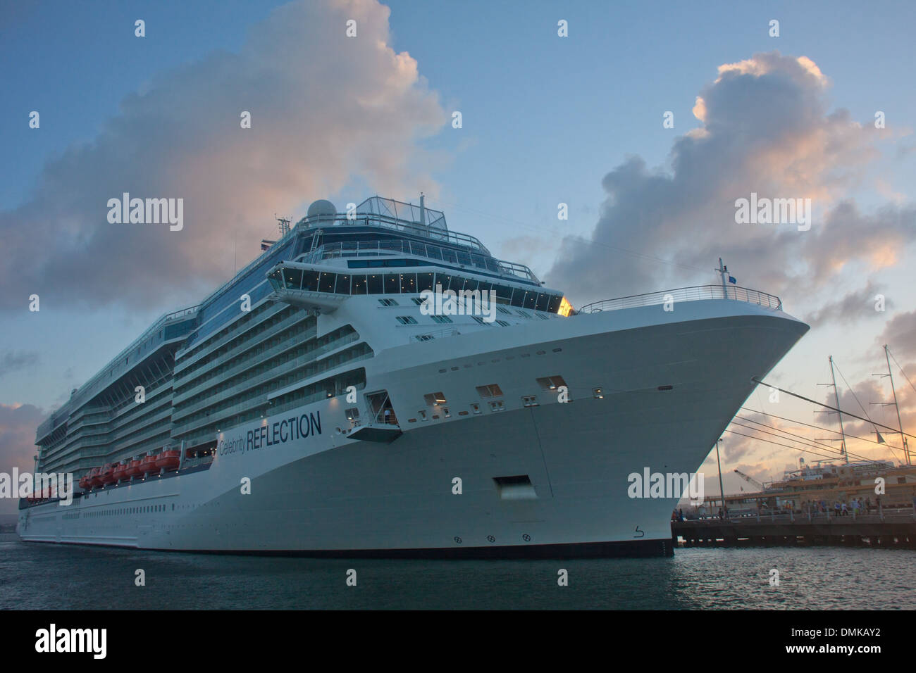 Navire de croisière de célébrité "Réflexion" dans le port de San Juan, Puerto Rico Banque D'Images