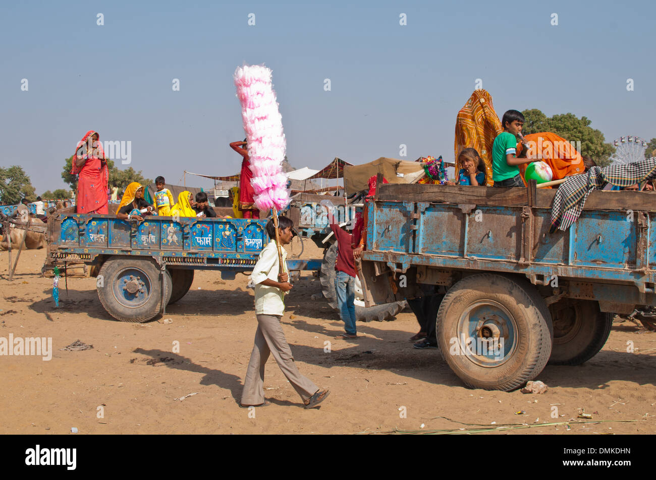 Sites et de couleurs en cours de l'Assemblée annuelle de chameau de Pushkar juste. Banque D'Images