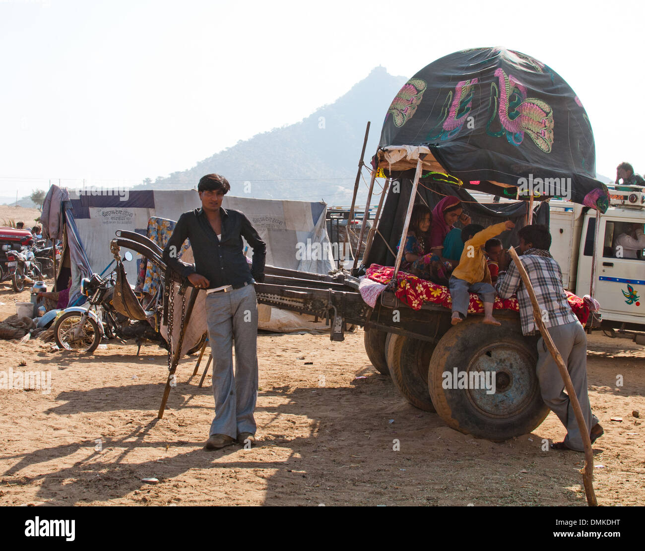 Sites et de couleurs en cours de l'Assemblée annuelle de chameau de Pushkar juste. Banque D'Images