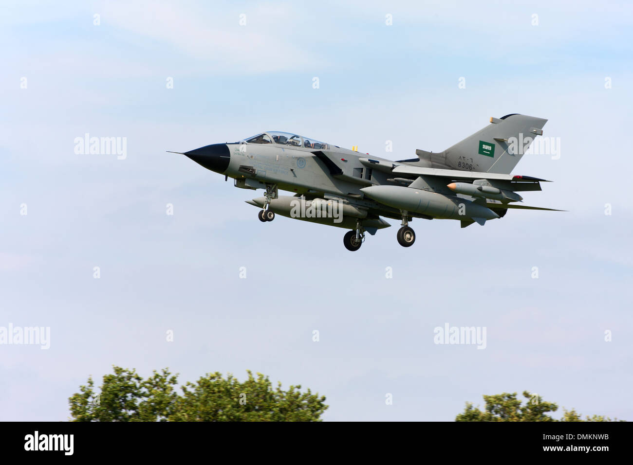 Panavia Tornado IDS 8306 de la Royal Saudi Air Force, à l'atterrissage à RAF Conningsby Banque D'Images