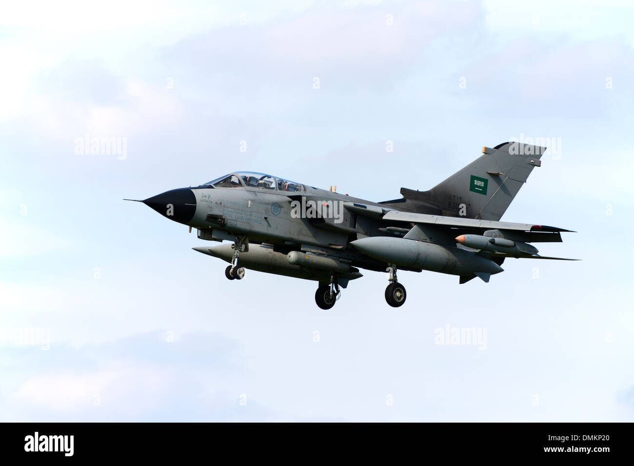 Panavia Tornado IDS 8312 de la Royal Saudi Air Force, à l'atterrissage à RAF Conningsby Banque D'Images